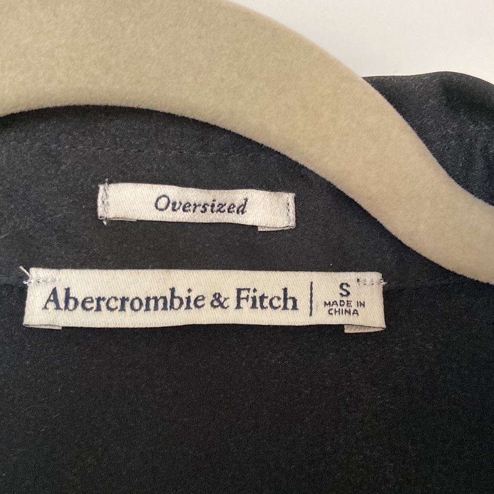 Abercrombie & Fitch Oversized Button Up Satin Blouse in Black size Small - Picture 3 of 4